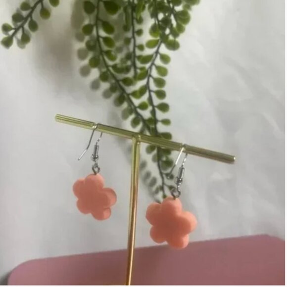 ⭐️❤️ FREE Daisy Monochrome Multicolor Chic Trendy Modern Girly Flower Earrings - Picture 4 of 4